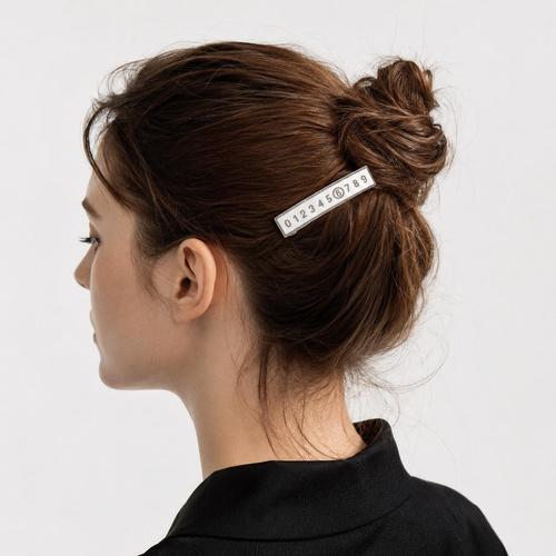 메종마르지엘라 SM6TW0011 P7211 961 MM6 인그레이빙 넘버링 로고 헤어클립