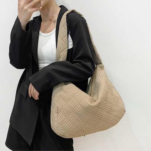 코디하기좋은가방 패딩 숄더백 빗금 무늬 누빔 가방 여성데일리백