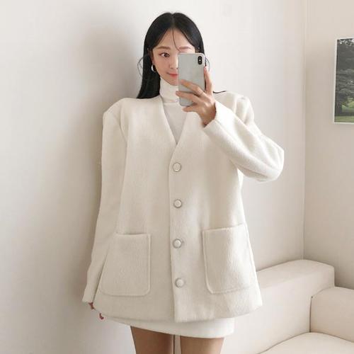 [드레스날다]라바트 심플 노카라 브이넥 울 하프 코트